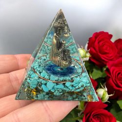 Orgone pyramide med  tyrkenit og buddha