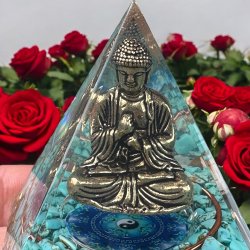 Orgone pyramide med  tyrkenit og buddha