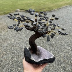 Bonsai tr� af ametyst og sort turmalin