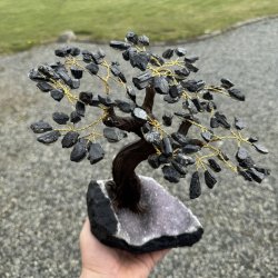 Bonsai tr� af ametyst og sort turmalin