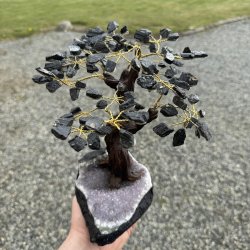Bonsai tr� af ametyst og sort turmalin
