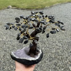 Bonsai tr� af ametyst og sort turmalin