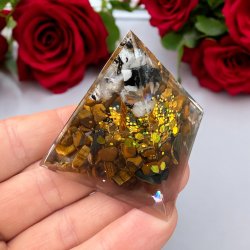 Orgone pyramide tigerje og turmalin kvarts