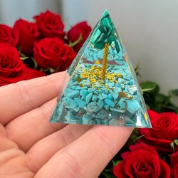 Orgone pyramide med  tyrkenit og malakit