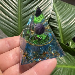 Orgone pyramide med ametyst og livets tr�