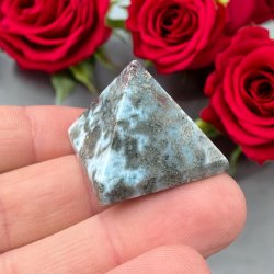 Larimar pyramide
