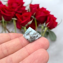 Larimar pyramide