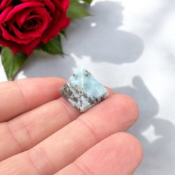Larimar pyramide