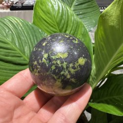 Gr�n opal kugle med pyrit 65mm