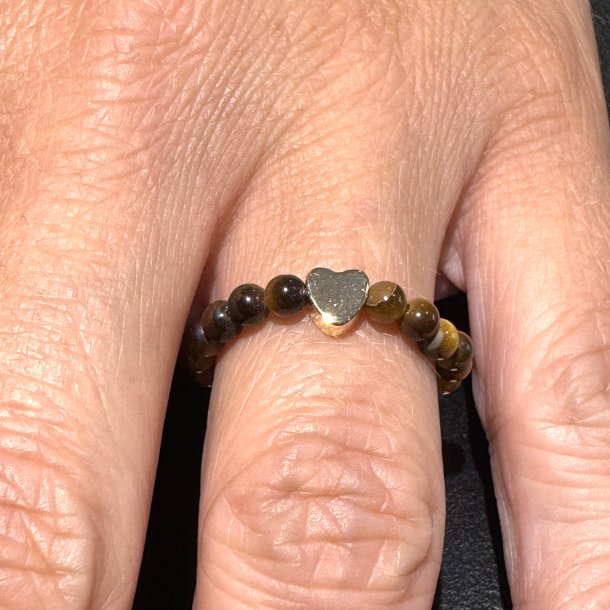 Tiger�je ring p� elastik med hjerte
