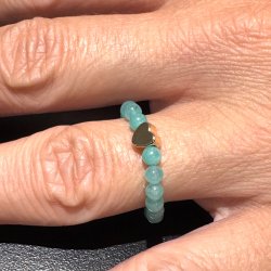 Amazonit ring p� elastik med hjerte