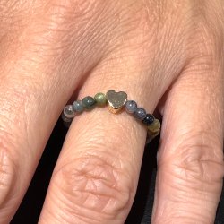 Turmalin ring p� elastik med hjerte