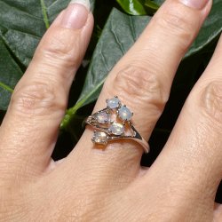 Opal fingerring