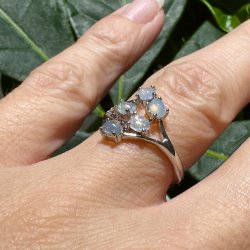 Opal fingerring