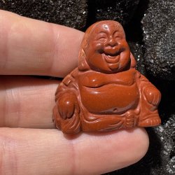 Rd jaspis buddha