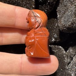 Rd jaspis buddha