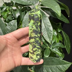 Serpentin t�rn med pyrit 145 mm