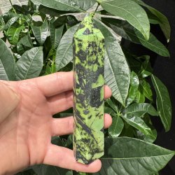 Serpentin t�rn med pyrit 145 mm