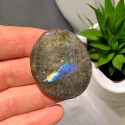 Labradorit flad lommesten