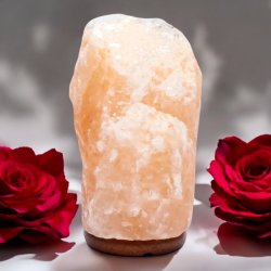 Rd saltlampe med trfod 5-7 kg