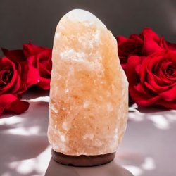 Rd saltlampe med trfod 5-7 kg