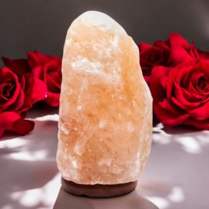 Rd saltlampe med trfod 2-3 kg