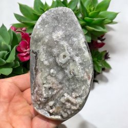 Gr ametyst klynge med poleret kanter