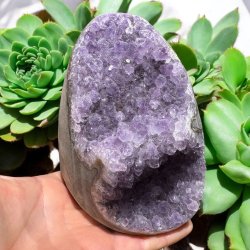 Ametyst klynge med poleret kant