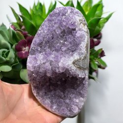 Ametyst klynge med poleret kant