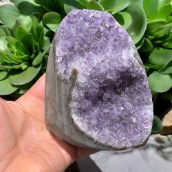 Ametyst klynge med poleret kant