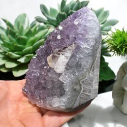 Ametyst klynge med poleret kant