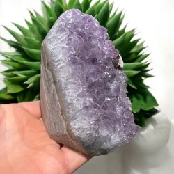 Ametyst klynge med poleret kant