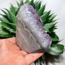 Ametyst klynge med poleret kant