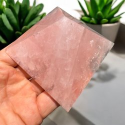 Rosenkvarts pyramide