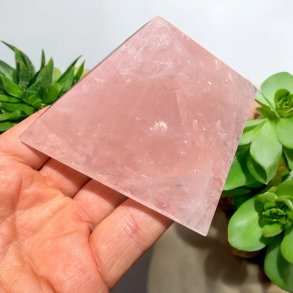 Rosenkvarts pyramide