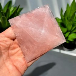 Rosenkvarts pyramide