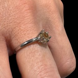 Fingerring med facet slebet citrin krystal