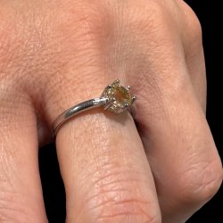 Fingerring med facet slebet citrin krystal