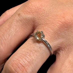 Fingerring med facet slebet citrin krystal