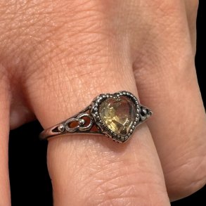 Fingerring med facet slebet citrin hjerte