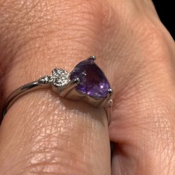 Fingerring med facet slebet ametyst hjerte