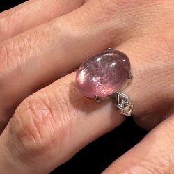 Fingerring med mica krystal