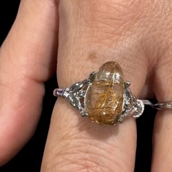 Fingerring med guldrutil krystal