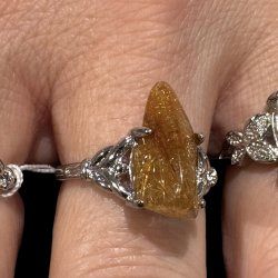 Fingerring med guldrutil krystal