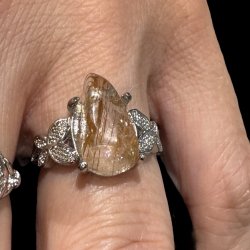 Fingerring med guldrutil krystal