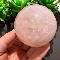 Rosenkvarts kugle 68mm