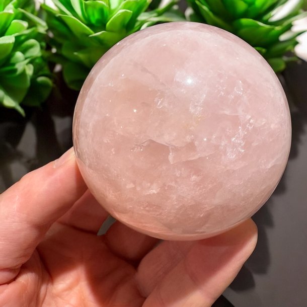 Rosenkvarts kugle 68mm