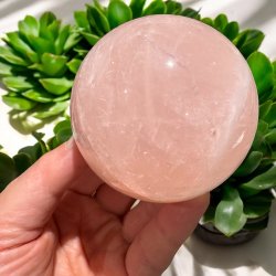 Rosenkvarts kugle 73mm