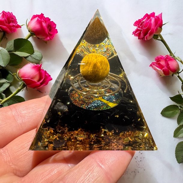 Orgone pyramide med livets tr og tigerje