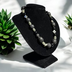 Lava halskde m. labradorit og sm slvperler